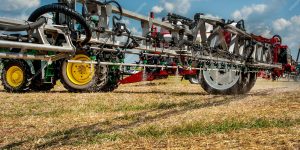 2024 Article for a trade magazine< br >about fertilizing and mowing machines< br > DE-PL, 10 pages